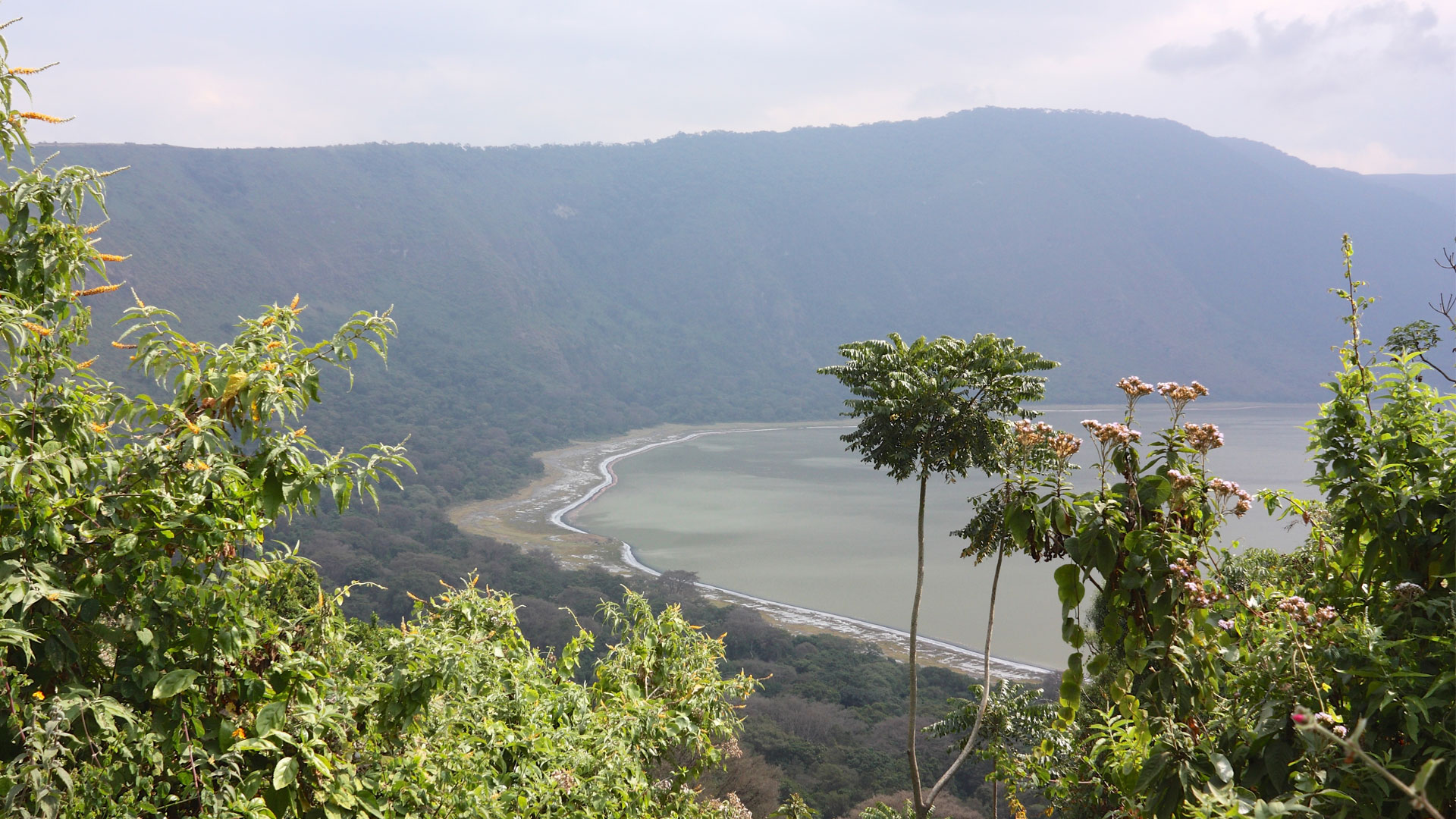 empakai crater ngorongoro crater